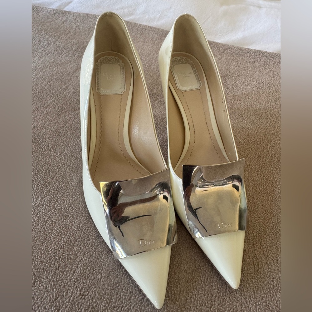 CHRISTIAN DIOR
White Patent Leather Instinct Pumps - Picture 1 of 6